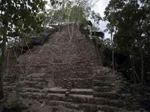 Bangunan kuil peninggalan peradaban Maya